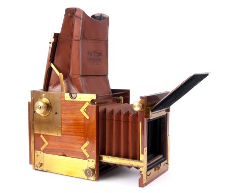 A RARE EARLY 20th CENTURY A.ADAMS & Co. TROPICAL MINEX ‘A’ DE LUXE MODEL REFLEX CAMERA having lacquered brass bound teak case