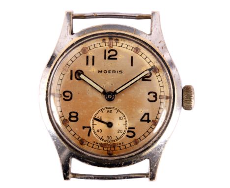 A GENTLEMAN’S WW2 MILITARY CHROME PLATED MOERIS WRISTWATCH having silvered dial with Arabic numerals and seconds dial frontin