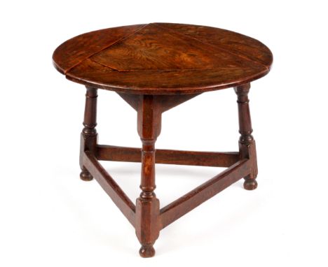 A 17TH CENTURY STYLE JOINED OAK TRIANGULAR DROP LEAF SMALL OCCASIONAL TABLE with swivelling top and drop down sides standing 