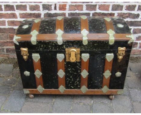 Dome top travelling trunk on castors (no key)