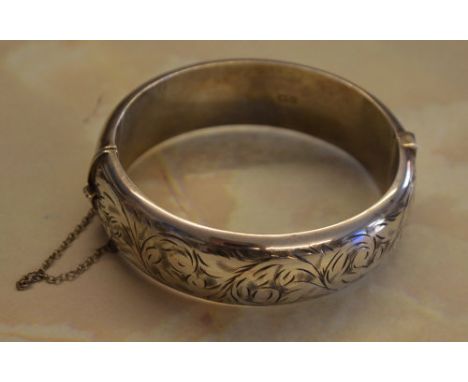 Silver decorated bangle with safety chain, Chester 1958, Smith, Ewen & Stylic Ltd