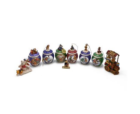 A Danbury Mint Winnie the Pooh Christmas tree, along with various ceramic baubles and other items&nbsp;