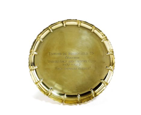 A MODERN SILVER-GILT PRESENTATION STRAWBERRY DISH BY S.J. PHILLIPS, LONDON, 1980 of lobed circular form, the centre inscribed