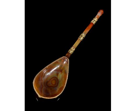 A RARE GOLD AND ENAMEL MOUNTED AGATE SPOON EASTERN EUROPE, PROBABLY HUNGARIAN, LATE 17TH CENTURY with a pear shaped bowl, the