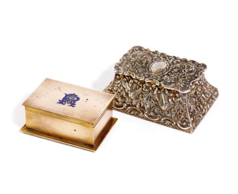 AN EDWARDIAN SILVER-GILT DOUBLE STAMP BOX BY J BATSON &amp; SON, LONDON, 1901 of tapering rectangular form, heavily chased wi