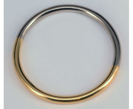 Armreif, 750er, zwei Farben, Altersspuren, D 5,7 cm, Altersspuren, 42,5 g. Bangle, 750, two colors, signs of age, d 5.7 cm, s