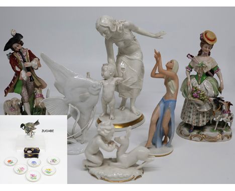 Konvolut von sechs Figuren, Porzellan: Hutschenreuther, Mutter mit Kind, "Erster Schritt", H. 27 cm; Tutter, Kind mit Reh, Nr