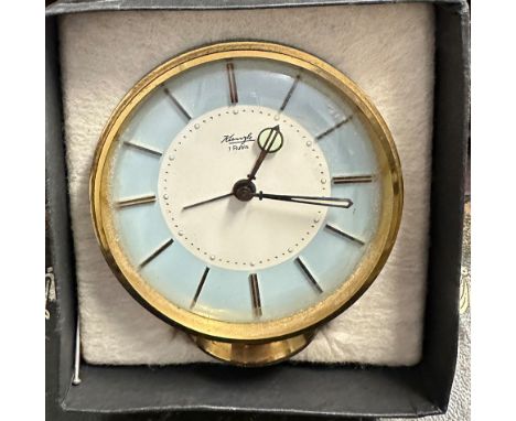 Kienzle, Wecker, 7 Rubis, 31/5753, im Originalkarton, H 8 cm. Kienzle, alarm clock, 7 rubis, 31/5753, in original box, h 8 cm