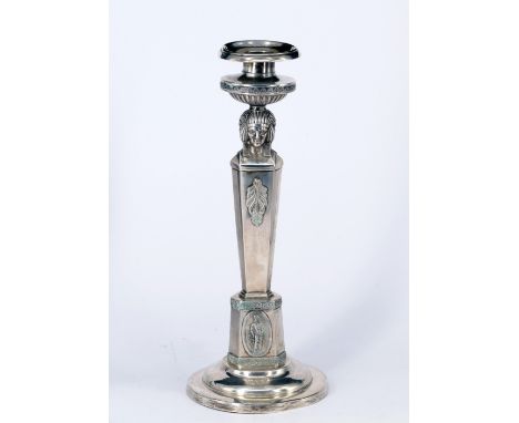 Georg Stephan Dörffer um 1790-1800, Kerzenleuchter, Silber, runder Stand mit figürlichen Emblemen, Schaft mit Blattornamentik