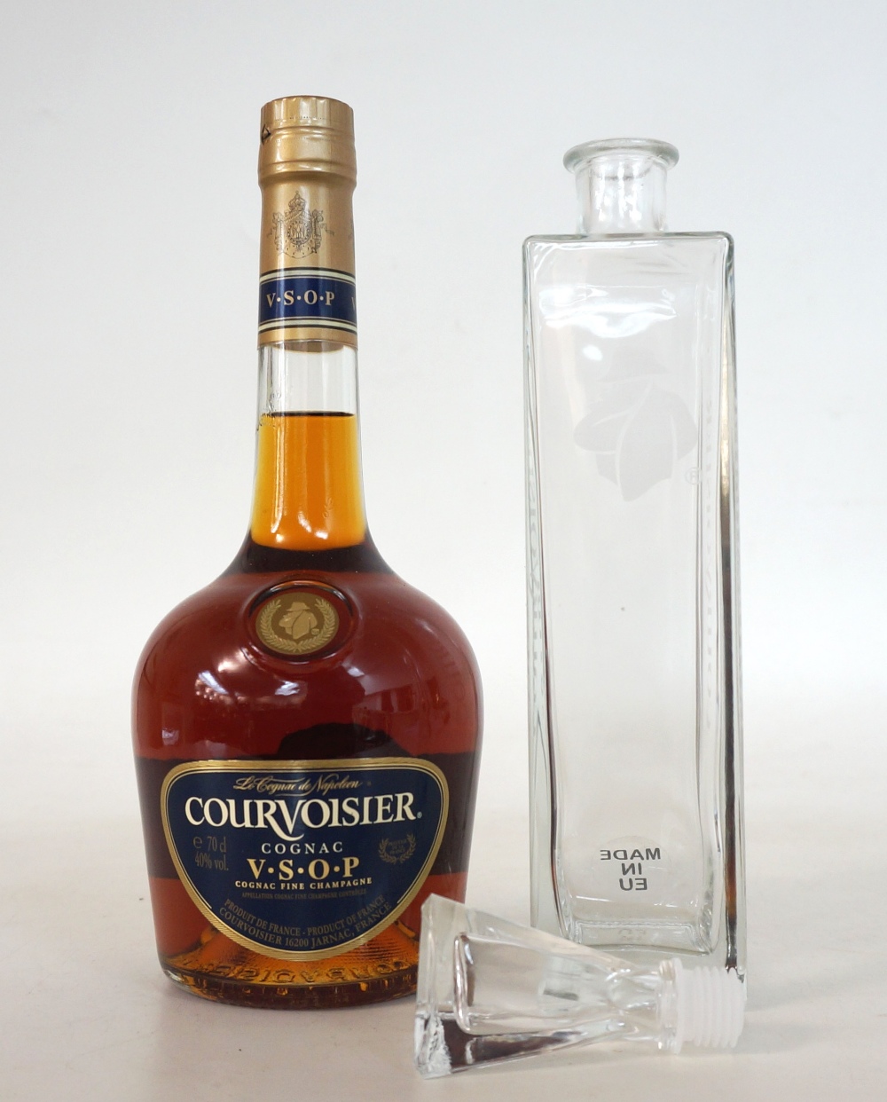 COURVOISIER VSOP GIFT PACK A bottle of Courvoisier V.S.O.P. Cognac
