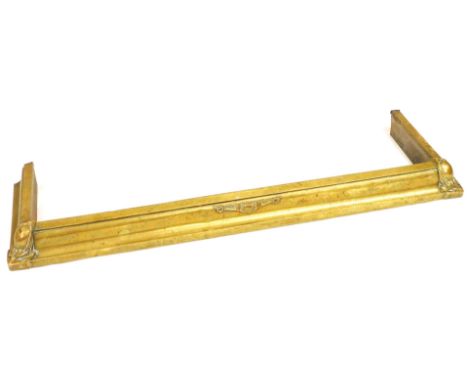 An early 20thC brass fender, 128cm wide.
