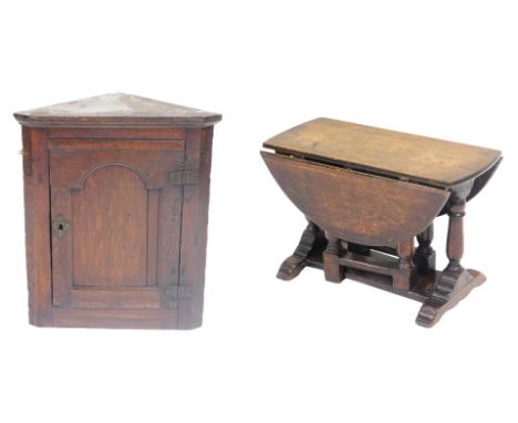 A 19thC oak drop leaf occasional table, raised on turned supports united by a straight stretcher, 46cm high, 55cm wide, 27cm 