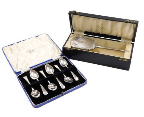 A set of six George V silver Old English pattern coffee spoons, cased, Sheffield 1932, 1.78oz, together with a silver backed 
