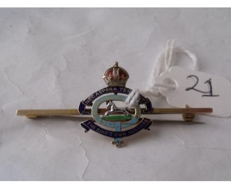 A 9ct and enamel regimental brooch of  "The  Kings Own Hussars"  4g      