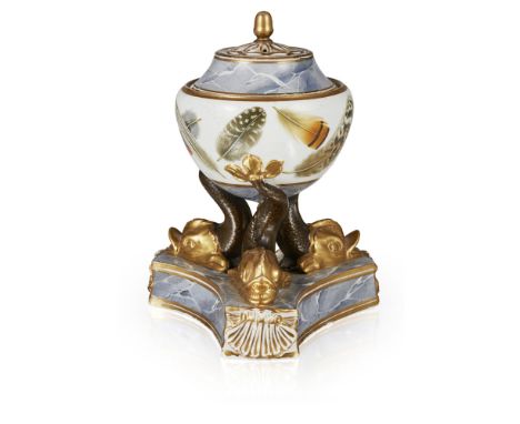 CHAMBERLAIN'S WORCESTER POT POURRI VASE AND COVER  CIRCA 1810   the pierced lid with gilt knop finial above an ovoid body, ra