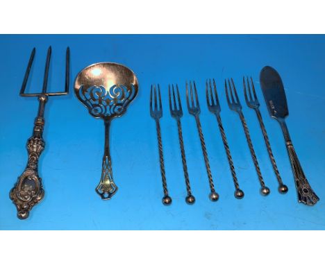 A silver muffin fork and other items 