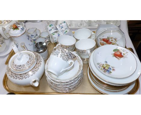 A Tuscan Art Deco 15 piece coffee set with chinoiserie decoration; a Bavarian china part dessert service; a white and gilt pa