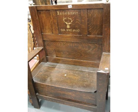Antique monks bench with lifting seat and painted coat of arms to back board, 90 x 40 x 115 cm. This lot is not available for