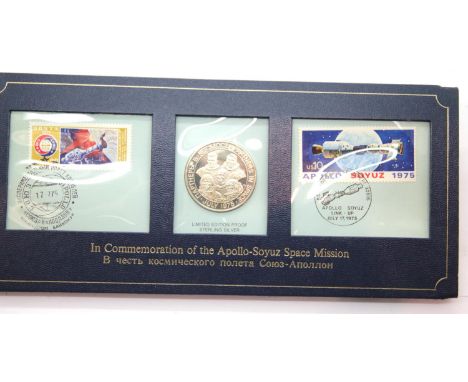 Sterling silver vintage 1975 Apollo-Soyuz space mission proof coin and first day covers in presentation pack. P&amp;P Group 1