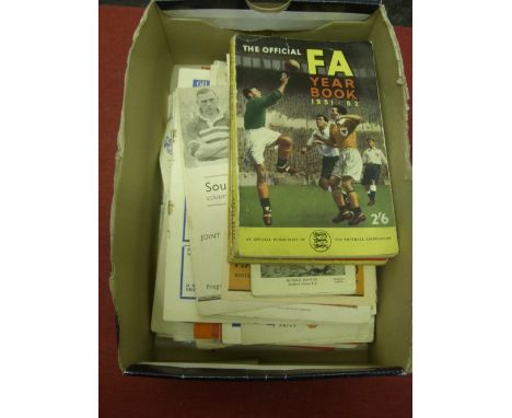 A collection of 118 football programmes, from the 1950's onwards, but earlier are noted (77 from the 1950's), 1938/39 Brentfo