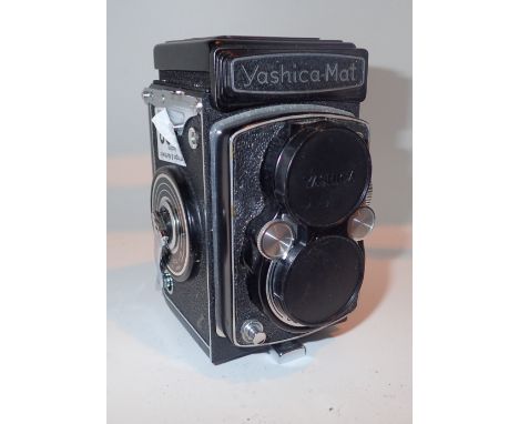Yashica Mat camera MT 7110205