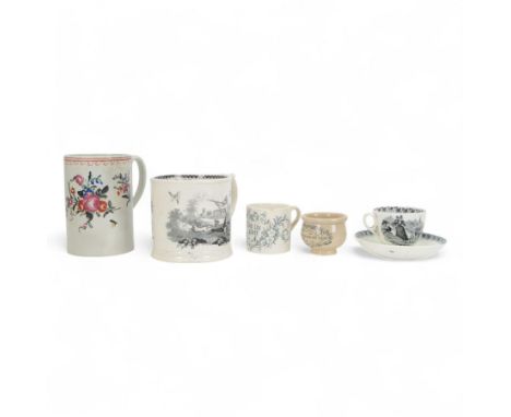18th century pearlware mug, decorated with floral sprigs, together with 19th century miniature chamber pot printed with the v