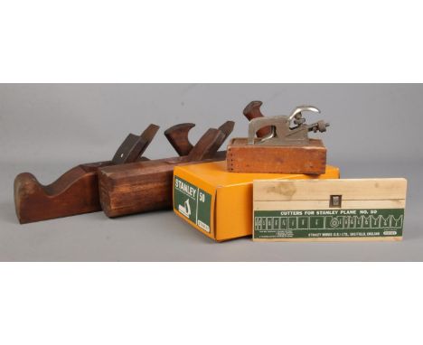 Four vintage planes, to include boxed and unused Stanley No. 50 and Record No. 077A in wooden box.  Stanley example still in 