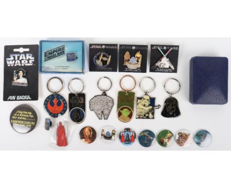 Quantity of Vintage and modern Star Wars pins and keyrings, including set of three 1977 star wars rings in branded box, boxed
