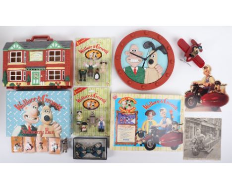 Quantity of Wallace &amp; Gromit Figures and stationary, including full set of 8 vivid imaginations figures, in 2 sealed card