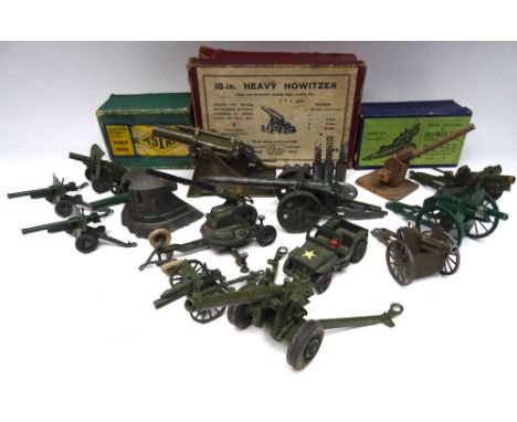 Britains set 1265, 18" Howitzer, Garrison Mounting khaki finish, in original box (Condition Good, damaged, box Poor) with fiv