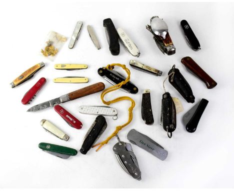 A quantity of vintage and contemporary penknives to include Swiss Army, mother of pearl examples and a bone example, also a r