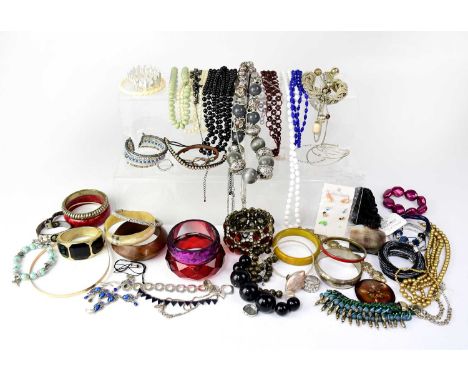 A quantity of contemporary costume jewellery to include white and yellow metal chains, bracelets, link bracelets, bead neckla