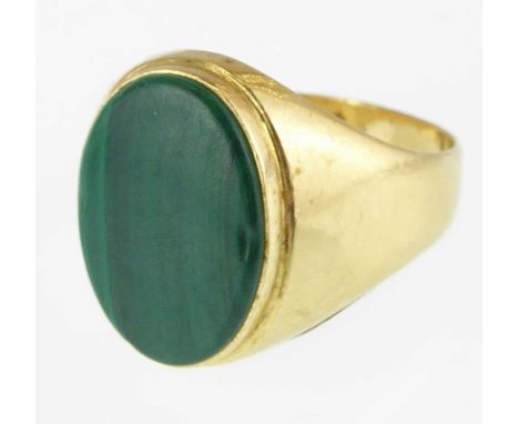 A vintage Continental gold signet ring with oval malachite table, size N, approx. 3.8g.