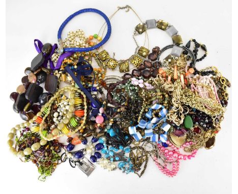 Various items of mixed and vintage necklaces.Condition Report: All cleaned and bagged by vendor 
