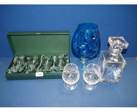 Four 'The Scotch Malt Whisky Society, The Vaults, Leith' whisky glasses in green box, a Villeroy & Boch hand made crystal dec