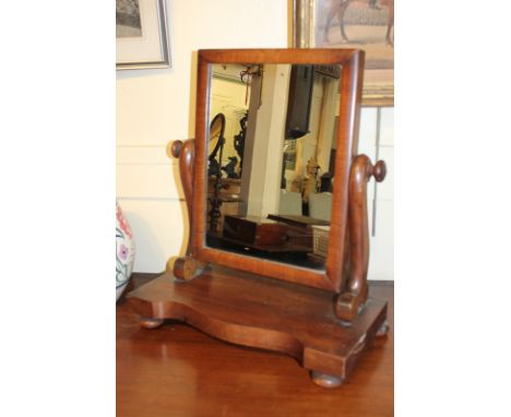 A Victorian mahogany dressing table mirror on serpentine shaped base and button feet (a/f), 37cm