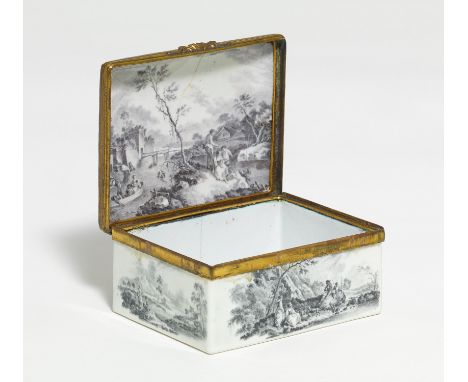 TABATIERE MIT BUKOLISCHEN LANDSCHAFTEN IN GRISAILLE. Frankreich. Datierung: Um 1780. Technik: Weißes Email mit Szenen in Gris