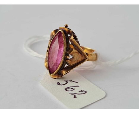 A gold marquise set pink stone ring - size K - 3.6 g.