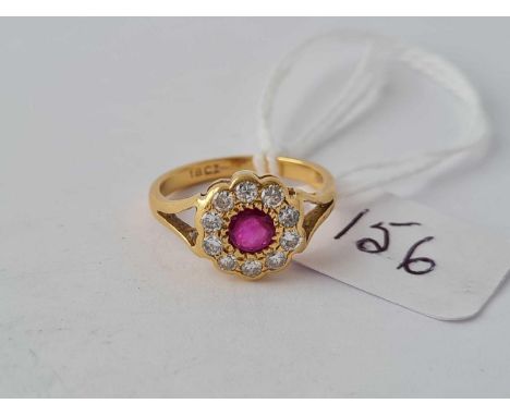 A BURMESE EDWARDIAN RUBY AND DIAMOND CLUSTER RING 18ct - size H - 2.8 g.