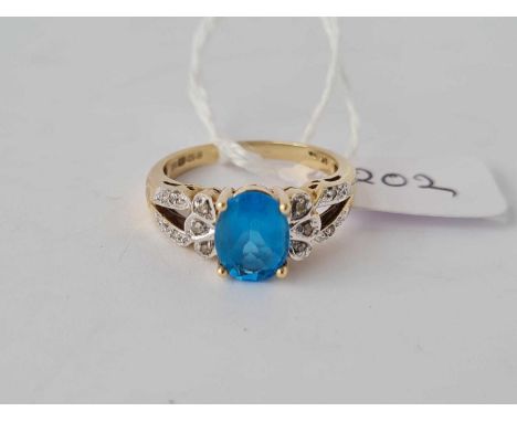 A diamond and topaz 9ct ring size P 4g inc