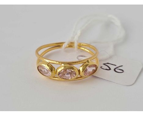 A pink sapphire and 18ct gold ring size M 2.6g