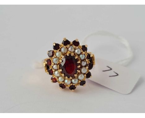 A vintage garnet and pearl 9ct cluster ring size P 5.4g inc