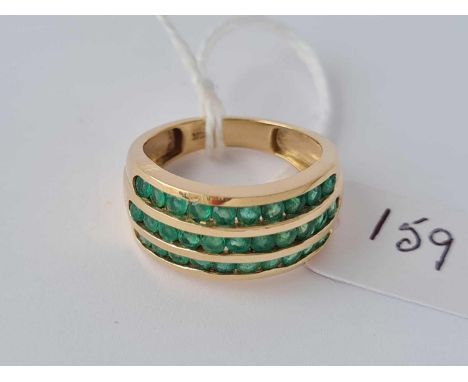 Three rows of x10 emerald each band ring 9ct - size O - 3.7 g. boxed
