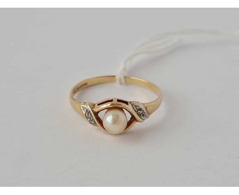 RED CROSS UKRAINE CHARITY – 9ct pearl &amp; diamond ring 1.7g