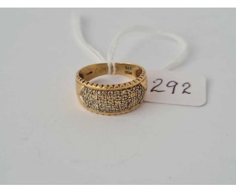 A diamond cluster band ring 9ct - 2.8 g.