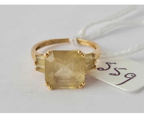 A citrine dress ring 10ct - size M 1/2 