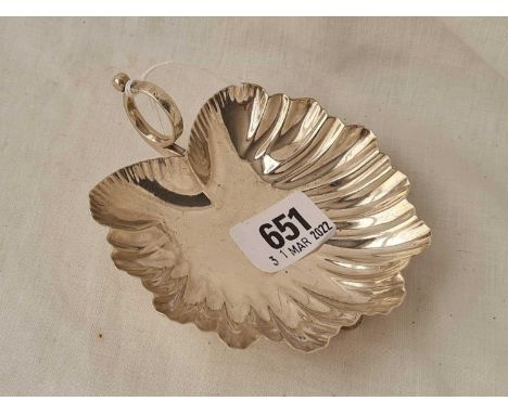 A shell shaped dish with ring handle, Sheffield 1890 by M&amp;W, 67g
