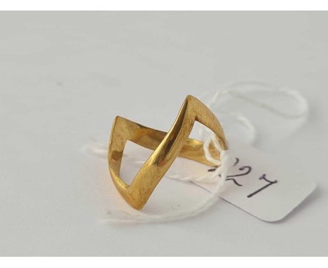 A wishbone ring 9ct - size L - 2.1g.