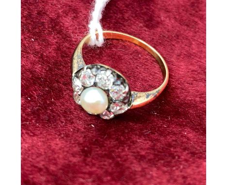 A GOOD PEARL AND DIAMOND CLUSTER RING with central pearl surrounded by eight good diamonds set in high carat gold - size P - 