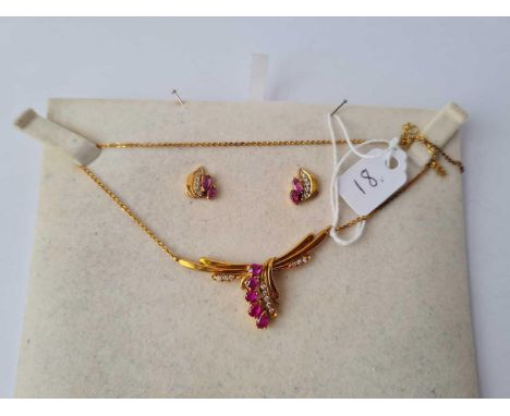 AN UNUSUAL MODERNISTIC RUBY AND DIMOND NECKLACE IN THE FORM OF A DRAGONFLY 18CT WITH MATCHING PAIR OF EARRINGS 